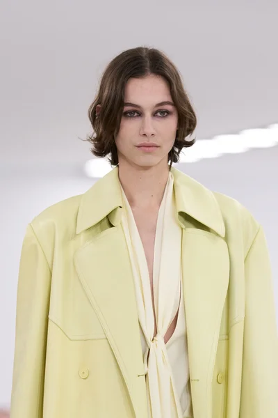 Look 25